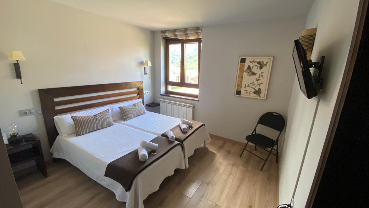 Hotel La Cuna Del Sella โอเซคา เด ซาคัมเบร ภายนอก รูปภาพ