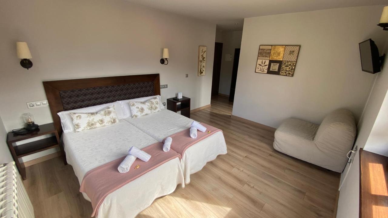 Hotel La Cuna Del Sella โอเซคา เด ซาคัมเบร ภายนอก รูปภาพ