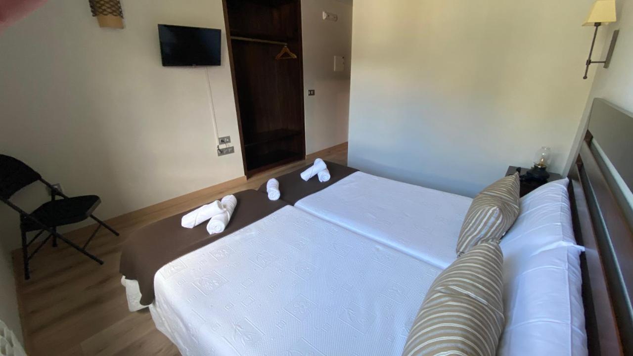 Hotel La Cuna Del Sella โอเซคา เด ซาคัมเบร ภายนอก รูปภาพ