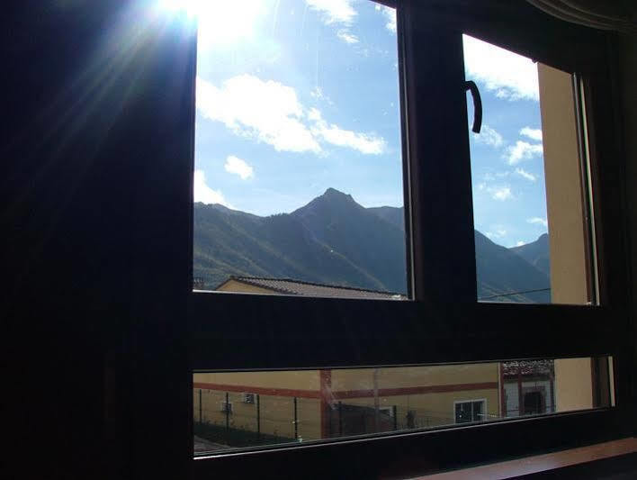 Hotel La Cuna Del Sella โอเซคา เด ซาคัมเบร ภายนอก รูปภาพ