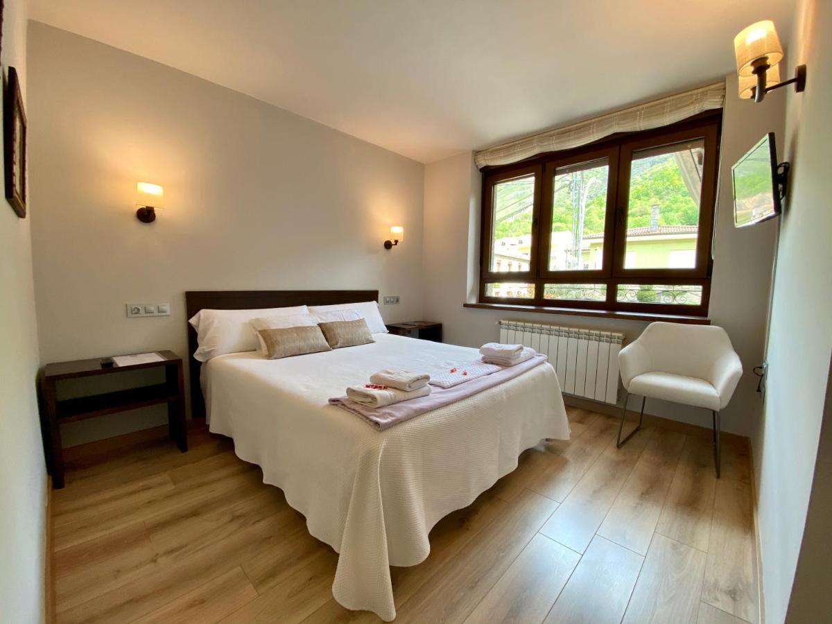 Hotel La Cuna Del Sella โอเซคา เด ซาคัมเบร ภายนอก รูปภาพ