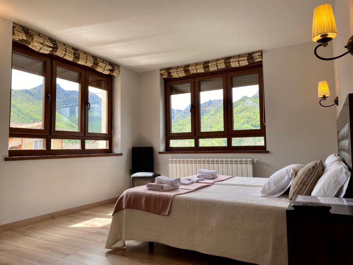 Hotel La Cuna Del Sella โอเซคา เด ซาคัมเบร ภายนอก รูปภาพ