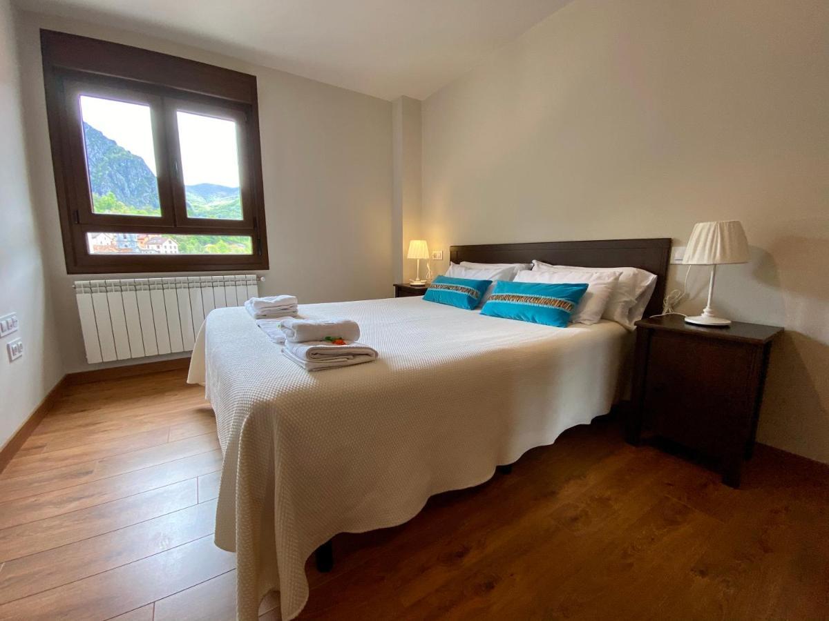 Hotel La Cuna Del Sella โอเซคา เด ซาคัมเบร ภายนอก รูปภาพ