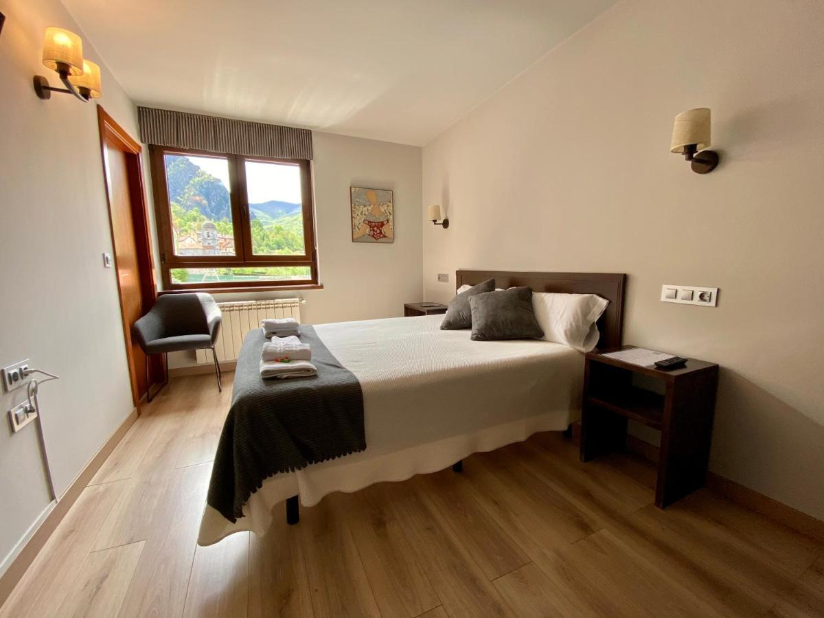 Hotel La Cuna Del Sella โอเซคา เด ซาคัมเบร ภายนอก รูปภาพ