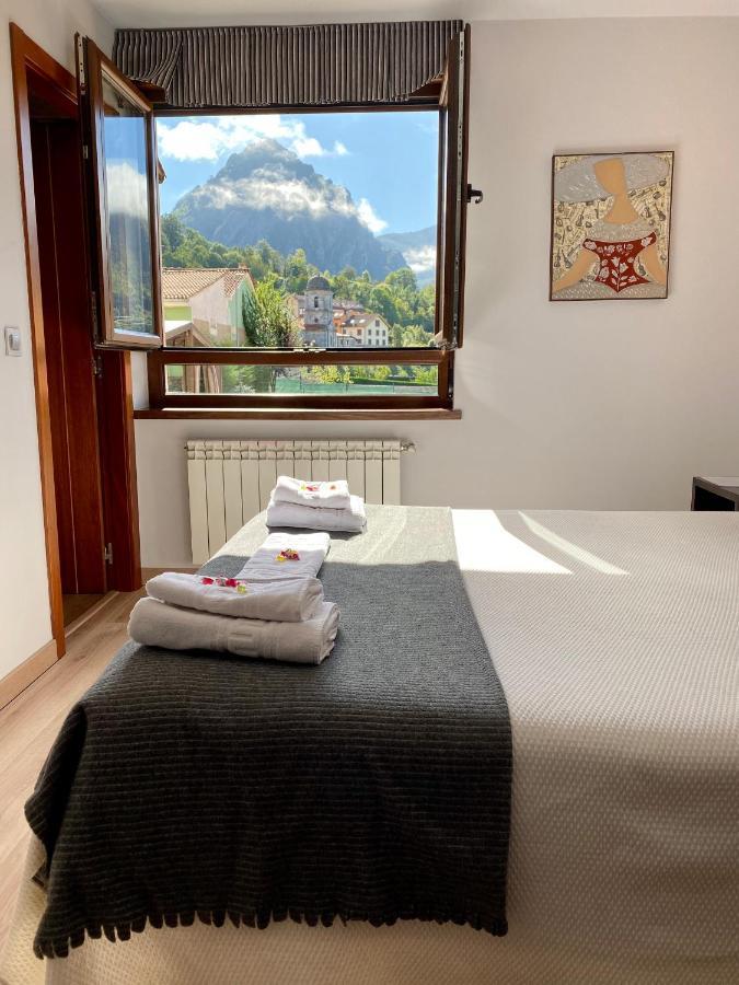 Hotel La Cuna Del Sella โอเซคา เด ซาคัมเบร ภายนอก รูปภาพ